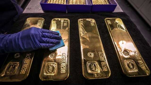 الذهب يتراجع بأكثر من 1% بعد استثناء الهواتف الذكية من رسوم ترامب على الصين