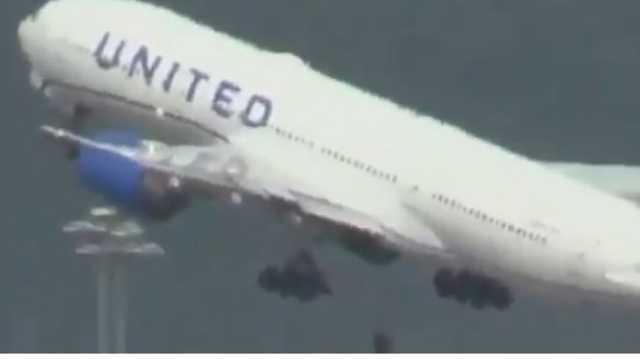 هبوط اضطراري لطائرة ركاب في لوس أنجلوس بسبب سقوط أحد إطاراتها (شاهد)