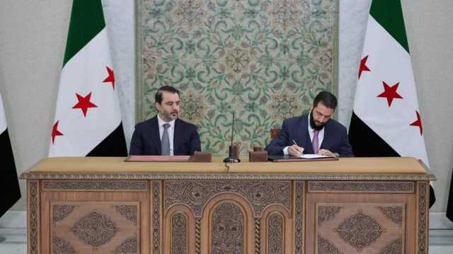 ما هو الإعلان الدستوري الذي جرى إقراره في سوريا وماذا منح للشرع؟