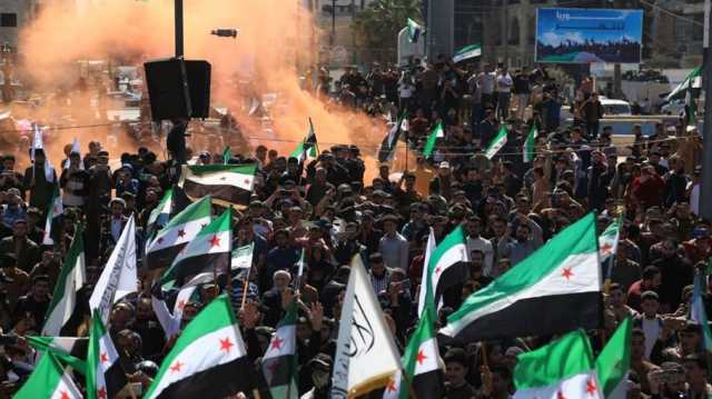 أهالي درعا يشيعون شهداء القصف الإسرائيلي ويهتفون نصرة لقطاع غزة (شاهد)