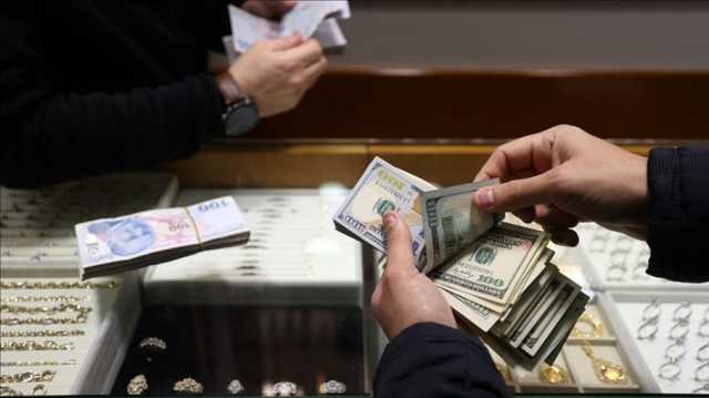 الليرة التركية تهوي بشدة عقب حملة اعتقالات طالت رئيس بلدية إسطنبول