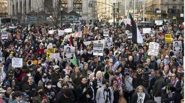 جامعة كولومبيا توقف 65 طالبا بعد مشاركتهم في احتجاج مؤيد لفلسطين