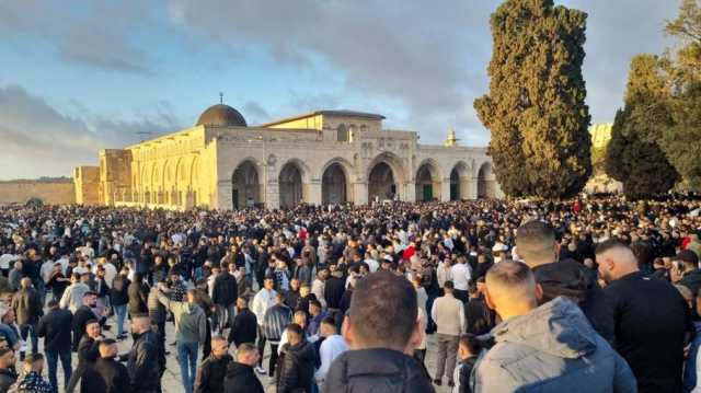 مئات الآلاف يصلون العيد في الأقصى والحرمين.. والسديس يدعو لفلسطين (شاهد)