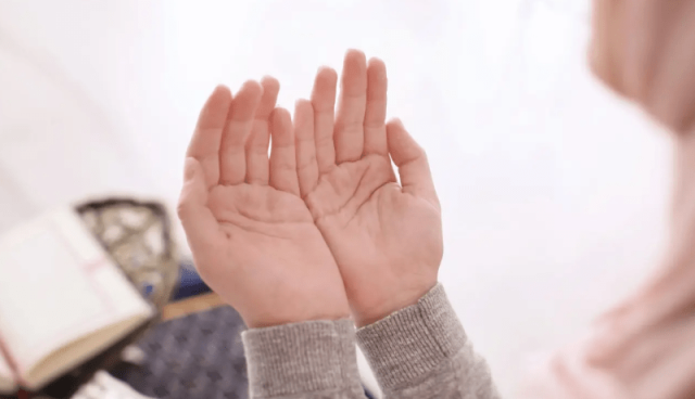 لا تنسوا الدعاء فهو عبادة يجبها الله