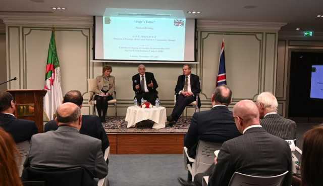 عطاف يستعرض الإصلاحات الهيكلية للتكفل بالجالية الجزائرية