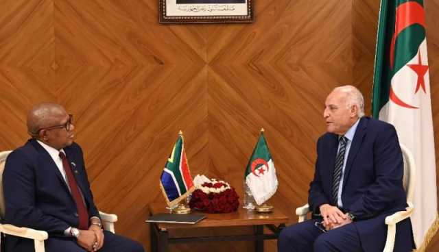 عطاف يستقبل الأمين العام لحزب المؤتمر الوطني الإفريقي لجنوب افريقيا