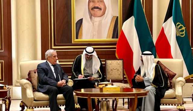 الوزير الأول ينقل تعازي رئيس الجمهورية لأمير دولة الكويت 