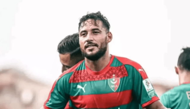 لجنة الانضباط تعاقب نجم المولودية يوسف بلايلي