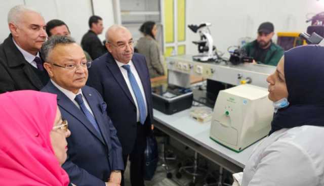 بداري يتفقد مخابر البحث بجامعة باب الزوار