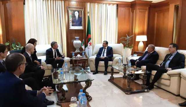 عرقاب يستقبل وفدا عن الشركة الأمريكية للنفط والغاز “إكسون موبيل” العالمية