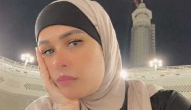 ياسمين عبد العزيز تؤدى مناسك العمرة