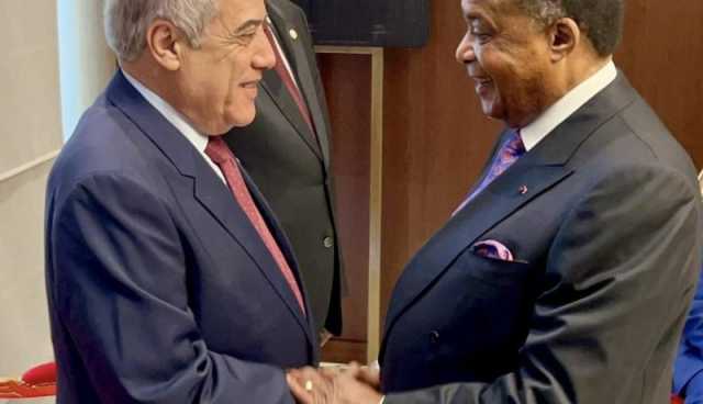 الوزير الأول يلتقي ببرازافيل برئيس جمهورية الكونغو