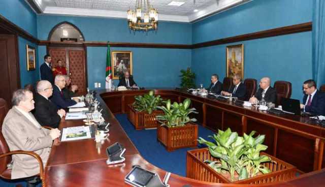 رئيس الجمهورية يترأس اجتماع عمل حول مناطق التجارة الحرّة