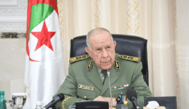 الفريق أول شنقريحة ينصّب قائد القوات البرية الجديد مصطفى سماعلي