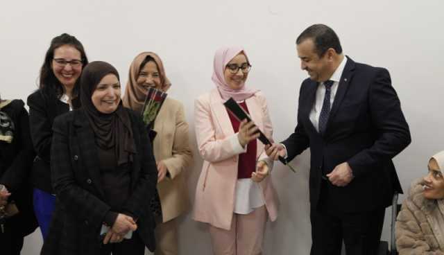 عرقاب يهنئ الجزائريات ويؤكد على تعزيز دورهن ومساندتهن  