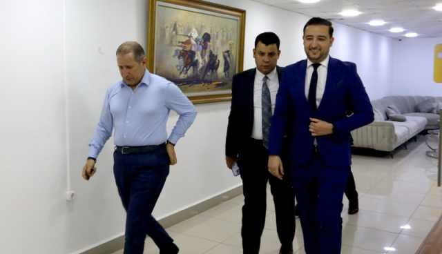 مستشار رئيس الجمهورية المكلف بالمديرية العامة للاتصال كمال سيدي سعيد يقدم تهاني الرئيس لعمال مجمع “النهار”