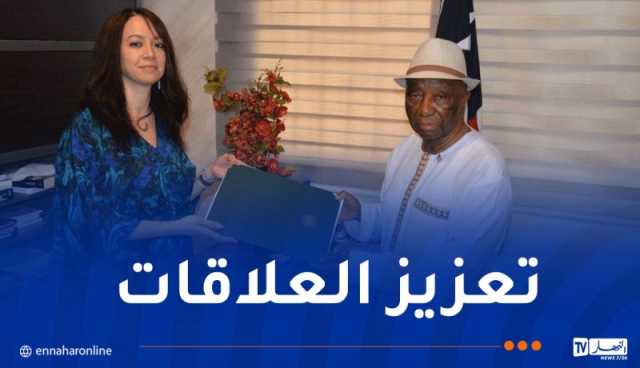 منصوري تسلم رسالة خطية من رئيس الجمهورية إلى نظيره الليبيري