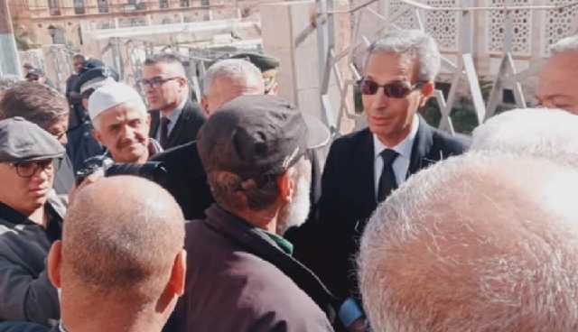 وزير الثقافة والفنون يشارك في تشييع جنازة المرحوم حمزة فيغولي بتيارت