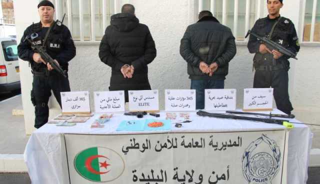 البليدة: تفكيك شبكات إجرامية مختصة في ترويج المخدرات مع حجز أسلحة نارية وبيضاء