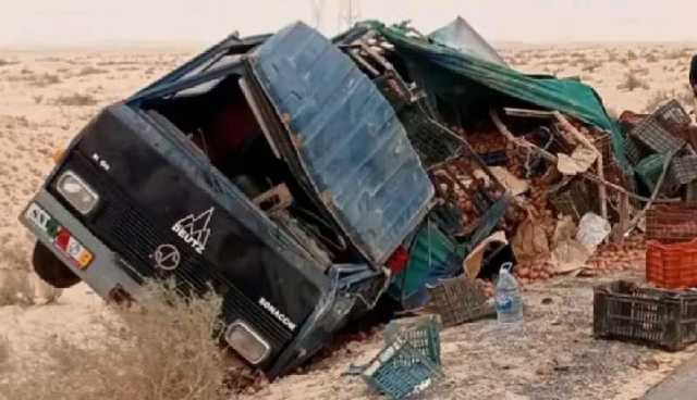 الوادي.. انحراف وانقلاب شاحنة “سوناكوم” بالرقيبة