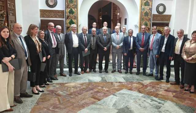 وزير الصحة يكرم أعضاء اللجنة العلمية لرصد تفشي وباء كورونا