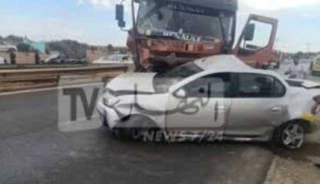 البويرة.. 5 جرحى في اصطدام بين سيارة وشاحنة
