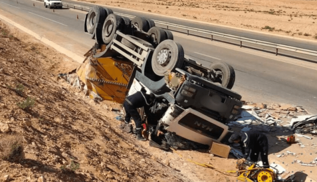إنقلاب شاحنة في الجلفة ووفاة السائق