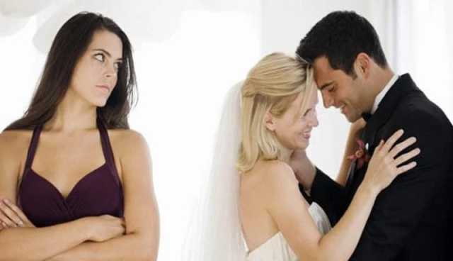 أعطيت الضوء الأخضر لزوجي حتى يتزوج عليّ.