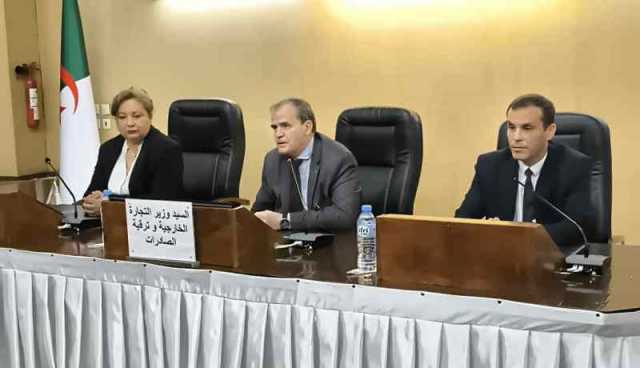 رزيق يسلم وثائق التوطين البنكي لعدد من المتعاملين الاقتصاديين