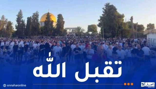 عشرات الآلاف يؤدون صلاة العيد في المسجد الأقصى