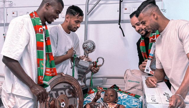 بالصور.. نجوم مولودية الجزائر يدخلون البسمة على الأطفال المرضى