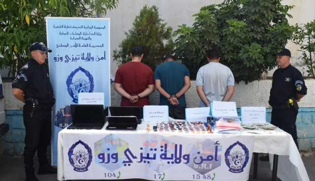 تيزي وزو.. تفكيك شبكة مختصة في تزوير الملفات والوثائق الإدارية وتقليد الأختام 