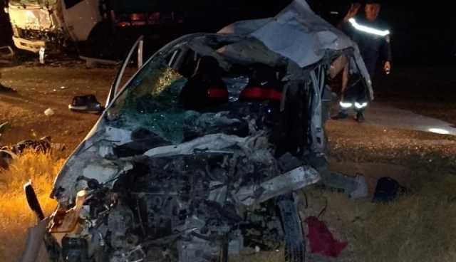 أولاد جلال.. قتيل وجريح في اصطدام بين سيارة سياحية وشاحنة