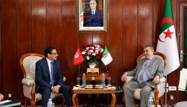 مراد يستقبل سفير تونس بالجزائر