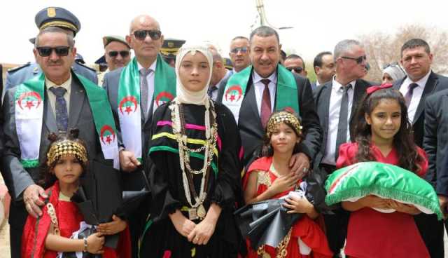 وزير النقل يتفقد المركز الحدودي الطالب العربي في الوادي