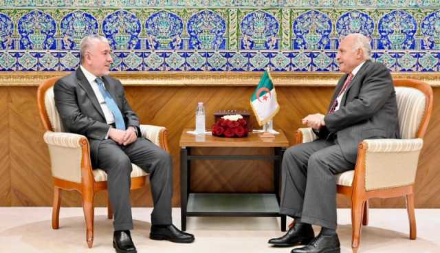 عطاف يتسلم أوراق اعتماد السفير الأردني الجديد