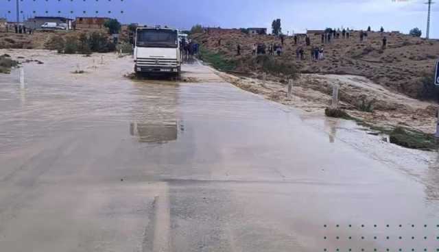 المسيلة.. صعوبة في السير بالطريق الوطني رقم 40 بسبب ارتفاع منسوب المياه