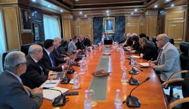  عجال يترأس اجتماع خُصص لمتابعة انتاج الكهرباء والتحضير لصائفة 2026