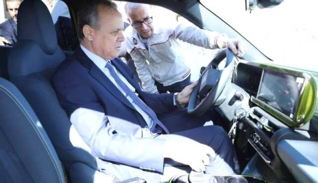 والي وهران يتفقد توسعة مصنع فيات بطافراوي ويطلع على الطراز الجديد “غراندي باندا” المُصنّع محليًّا