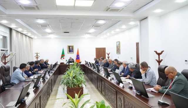 عجال يجتمع بإطارات سونلغاز لتقييم صيف 2025 والتحضير لصيف 2026