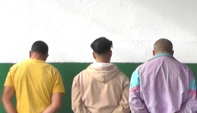 البويرة.. الدرك يوقف 8 باعة فوضويين للمأكولات على حواف الطريق السيار