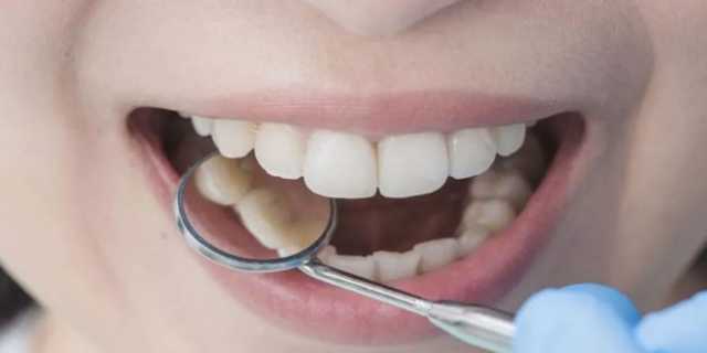 هام.. أطعمة يجب تجنب تناولها على الريق لحماية الأسنان قبل فوات الأوان