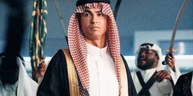 بالشماغ والسيف.. رونالدو يحتفل باليوم الوطني السعودي.. فيديو