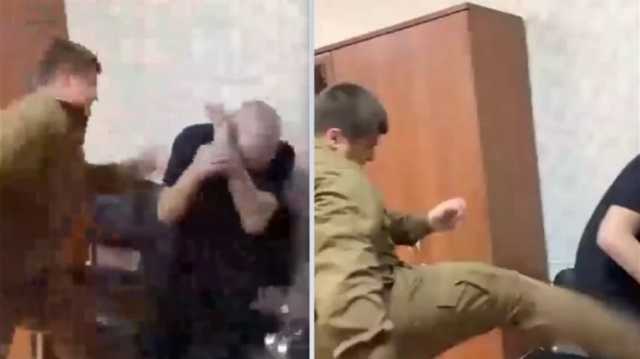 فيديو.. ابن رئيس الشيشان ينهال بالضرب على “حارق القرآن”