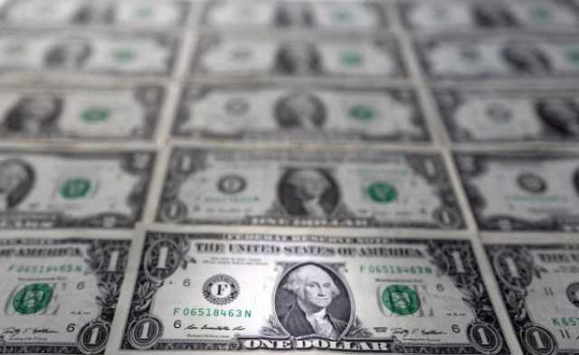 الدولار يهبط إلى أدنى مستوى في شهرين
