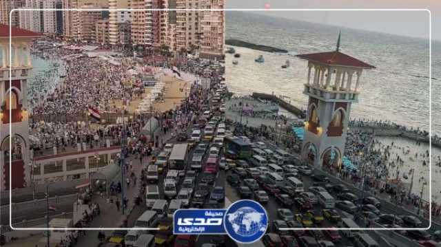غزو مصري لشواطئ الإسكندرية هربا من الحر.. فيديو اخر خبر