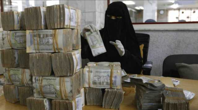 البنك المركزي يشارك الدولار والسعودي بعملية سحق الريال اليمني دون رحمة والمسؤولين شهود زور.. اسعار الصرف الان