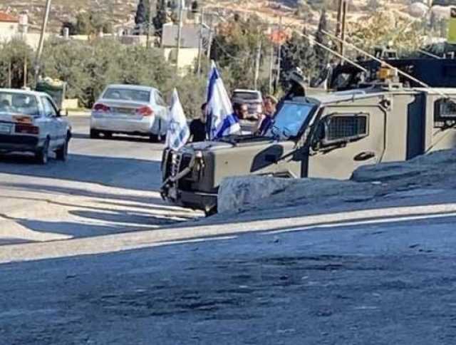 شاهد: مستوطنون يحتشدون قرب بلدة تقوع شرق بيت لحم