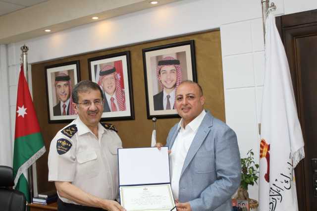 الألبان الأردنية ” المها ” تحوز على شهادة  القائمة الذهبية من الجمارك الاردنية