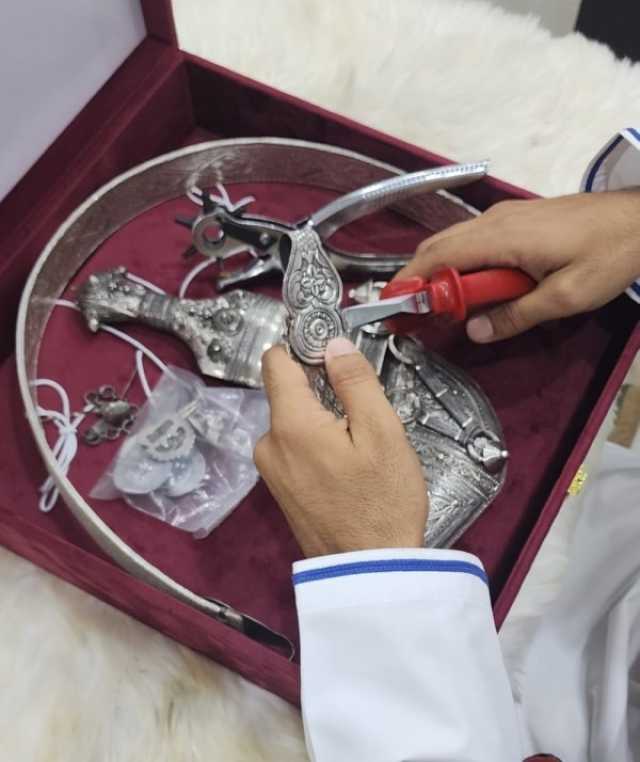 الاقتصادية محمود العوفي يكسب ثقة الزبائن بجودة منتجاته الفضية